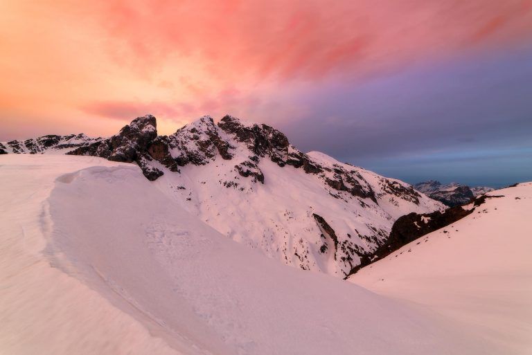 Paesaggio montano innevato al tramonto: la foto di Lunardi Fabrizio