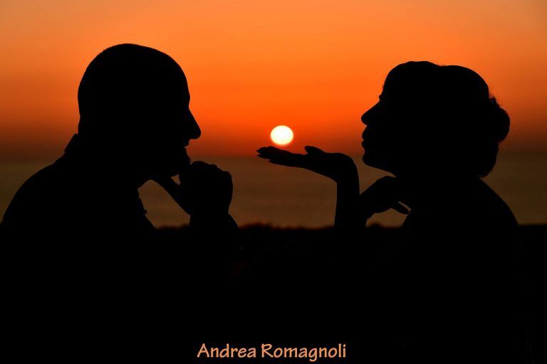 Fotografia al tramonto di Andrea Romagnoli: silhouette e controluce