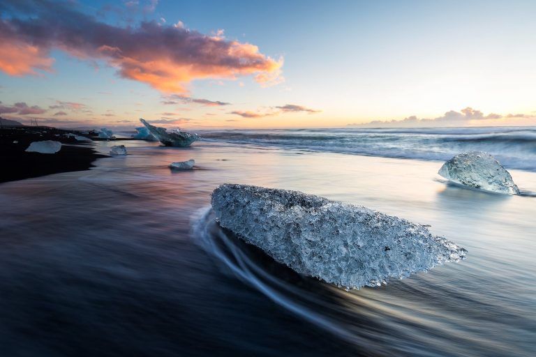 Fotografia di paesaggio: ghiaccio e tramonto sul mare