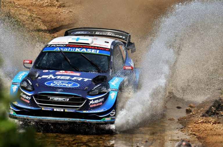 Ford in azione sull’acqua: lo scatto di Antonio Concas