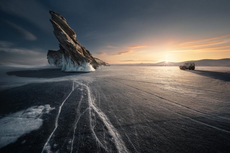 Paesaggio ghiacciato tra ombre e luce: Bruno Caccamo