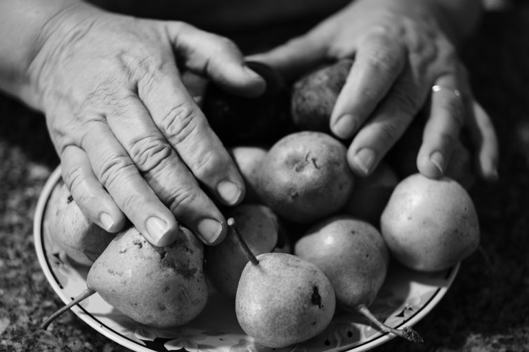 Fotografia in bianco e nero della frutta con João Freire