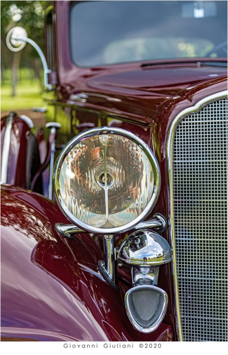 Faro di un’auto d’epoca: il dettaglio fotografato da Giovanni Giuliani