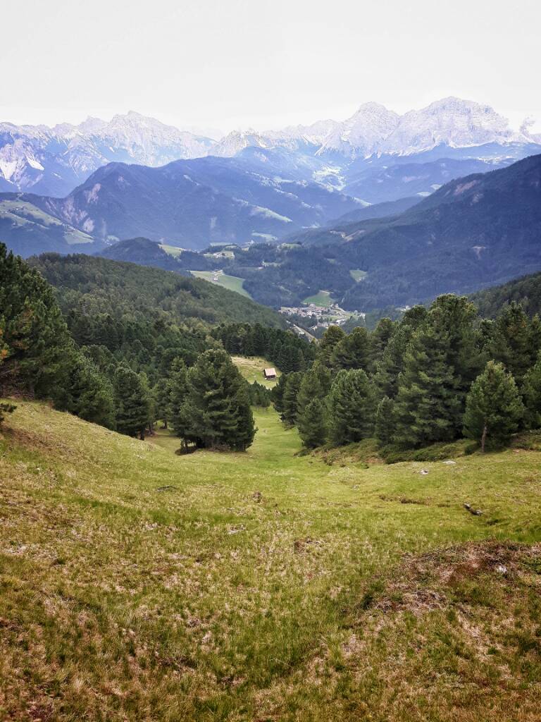 Val Badia: profondità e luce tra valle e dorsali alpine, Nikon‑style